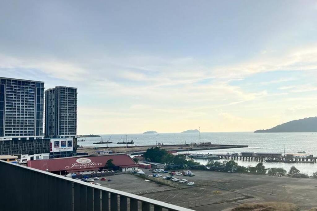 Apartment 合一民宿 Unity At Jesselton Quay New Seaview Netflix 2-6pax Free Parking Kota Kinabalu