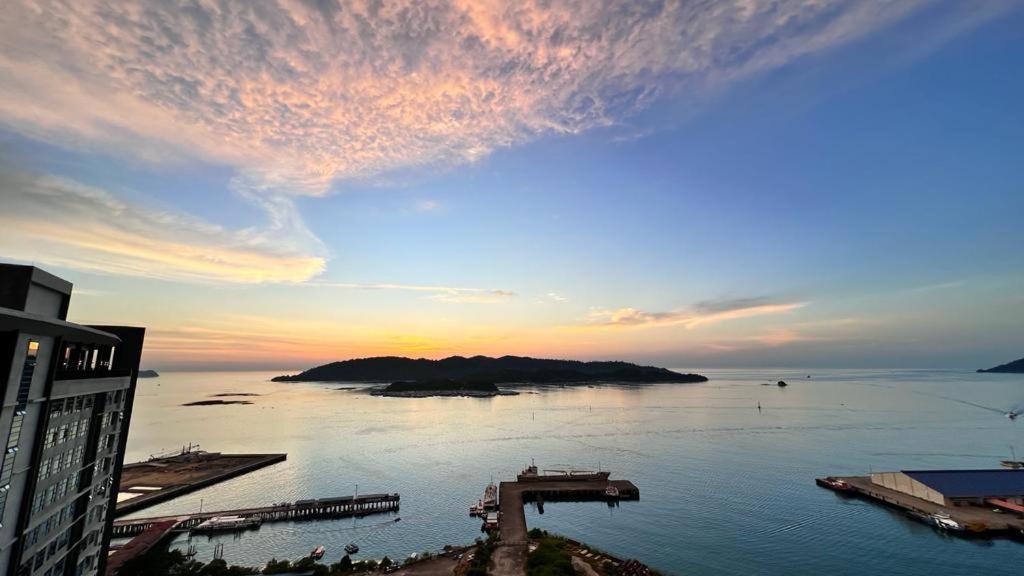 合一民宿 Unity At Jesselton Quay New Seaview Netflix 2-6pax Free Parking *